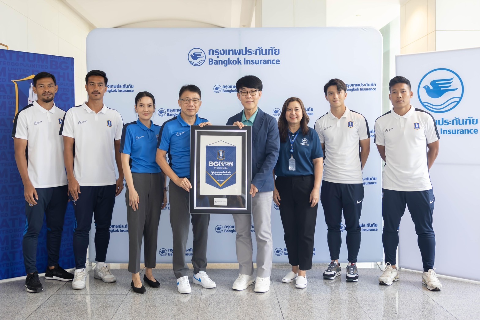 กรุงเทพประกันภัยต้อนรับทีมบีจี ปทุม ยูไนเต็ด ในโอกาสให้การสนับสนุนสโมสรฯ เพื่อส่งเสริมฟุตบอลไทย