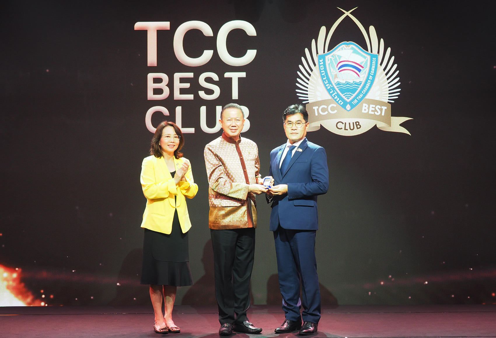 บริษัทกลางฯ รับมอบเข็มเกียรติคุณชมรมจรรยาบรรณหอการค้าไทย ปี 2565