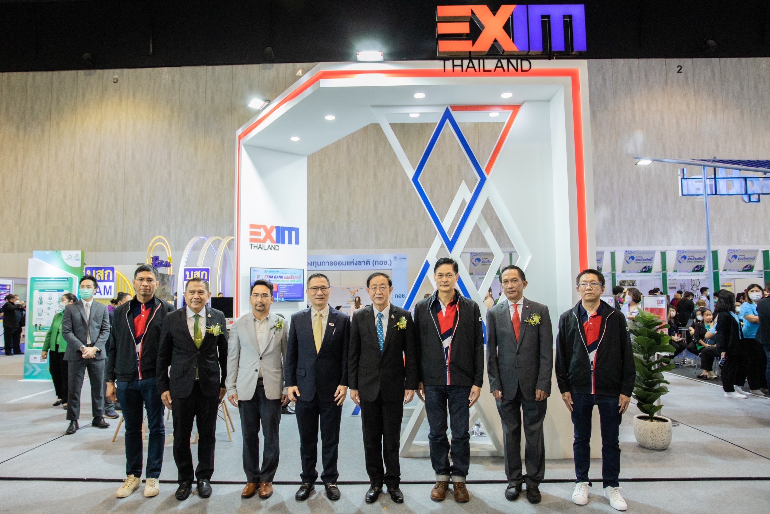 รมว.คลังเยี่ยมชมบูท EXIM BANK ในงานมหกรรมร่วมใจแก้หนี้สัญจร ครั้งที่ 2 จ.ขอนแก่น