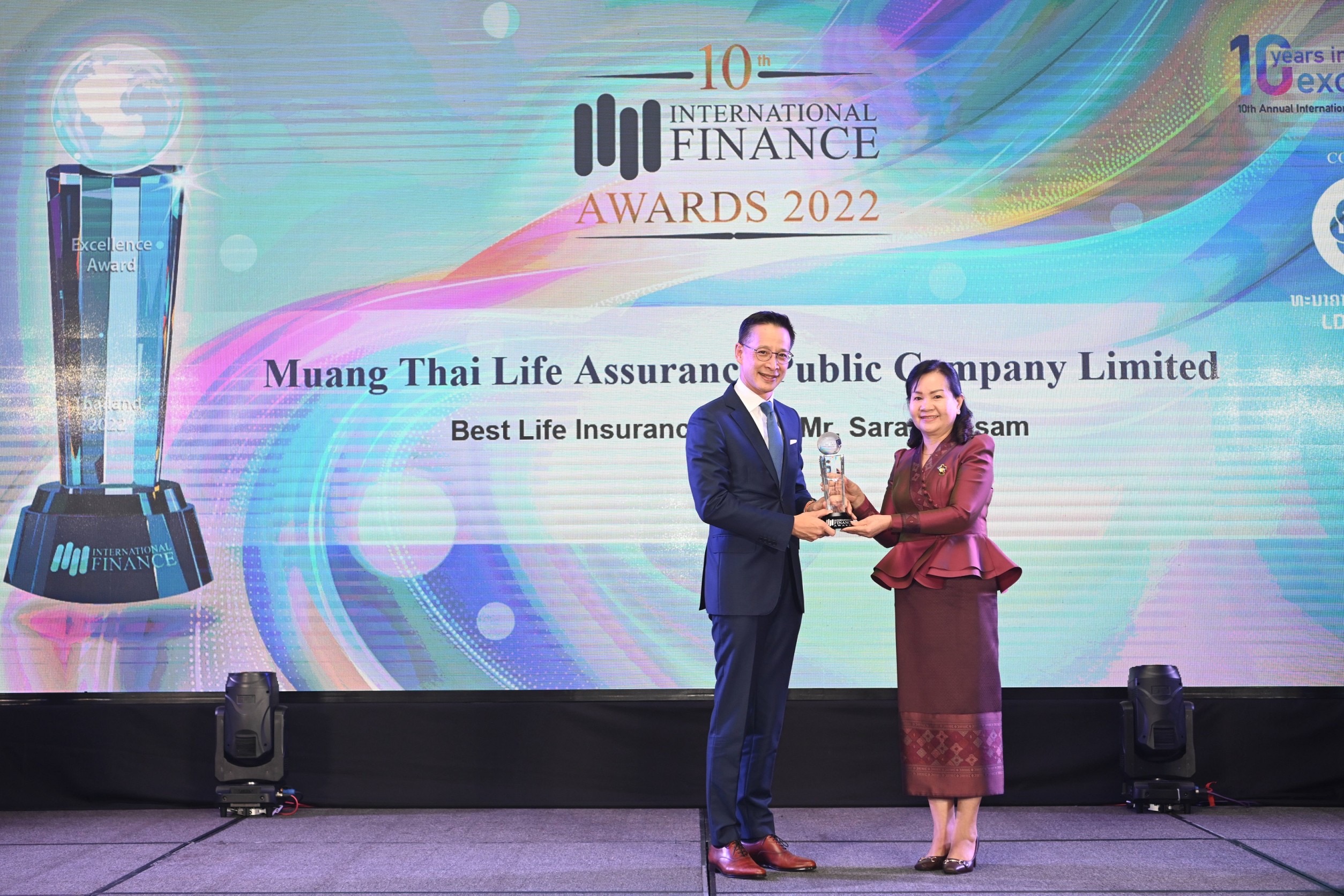 สาระ ล่ำซำ คว้ารางวัลสุดยอดผู้นำองค์กร Best Life Insurance CEO - Mr. Sara Lamsam