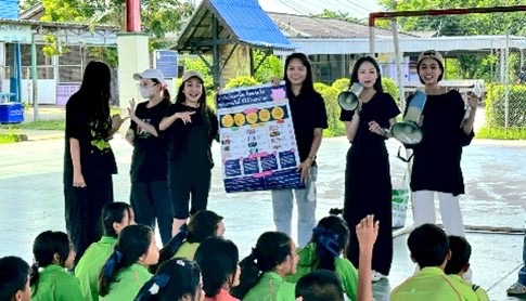 BLS Intern Camp ปีที่23 จัดกิจกรรม CSR “บัวบาน” สอนน้องออม เสริมจินตนาการ แต้มรอยยิ้ม